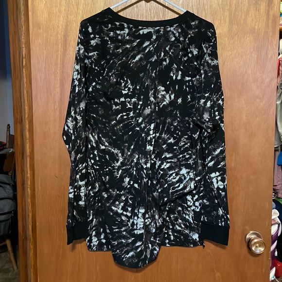 Xl LuLaRoe long sleeve shirt. Worn once, very comfy. - Picture 3 of 3